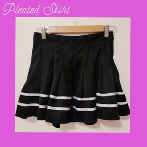 Black n White Pleated Skirt